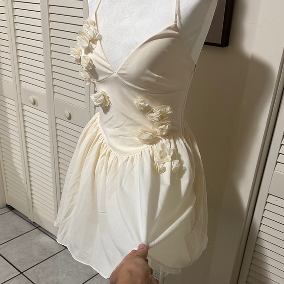 Oh Polly Cream Floral Halter Skater Dress - Picture 4 of 12